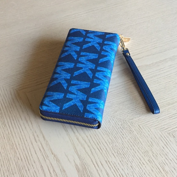 Michael Kors River Blue Multi Wallet, Wristlet - Picture 3 of 13